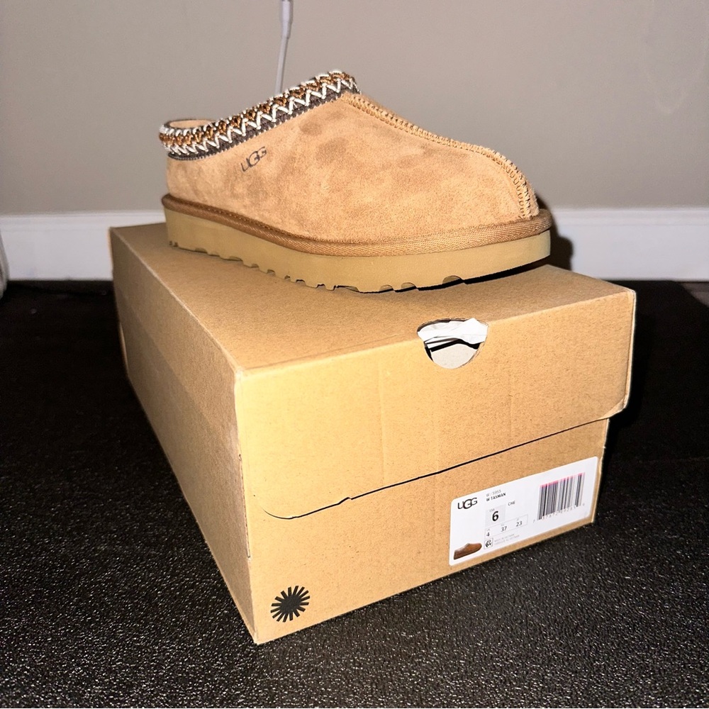 Ugg Tasman Slipper in Chestnut